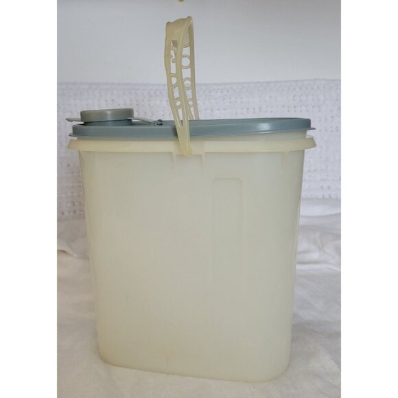 Vintage Tupperware #587 Cereal Juice Keeper Container w/handle & Blue Lid GREAT - Picture 1 of 9